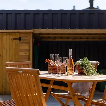 Сasa de vacaciones Huswell - Family-friendly House With Sunny Terrace And Garden